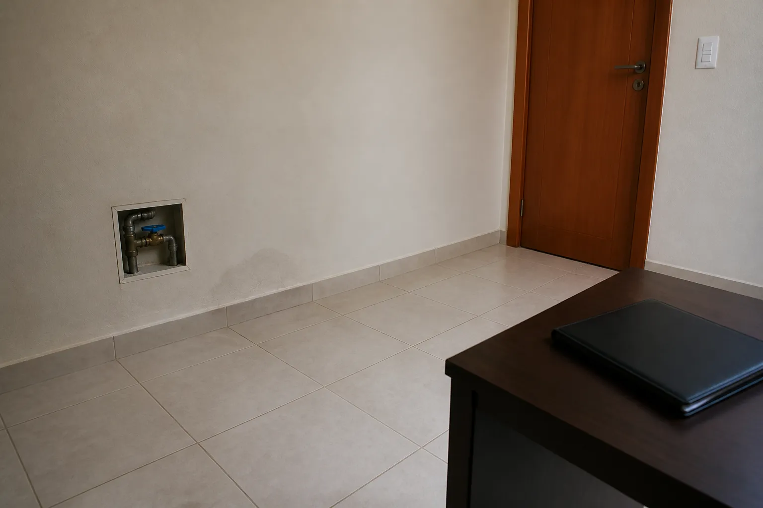 Área residencial liberada para avaliação técnica de vazamento oculto.